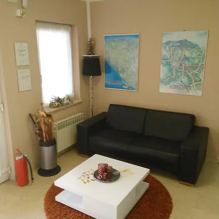 krevet i doručak Domus Damar 3*