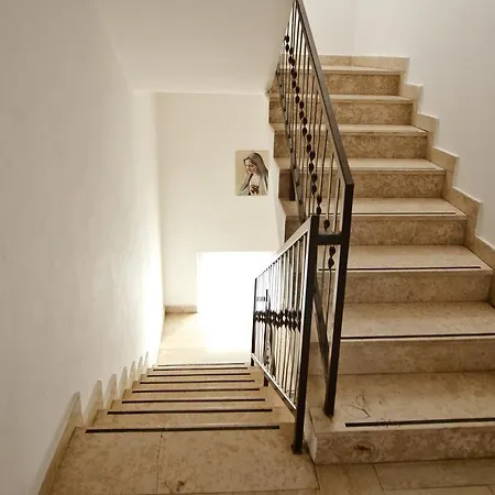 krevet i doručak Domus Damar 3*